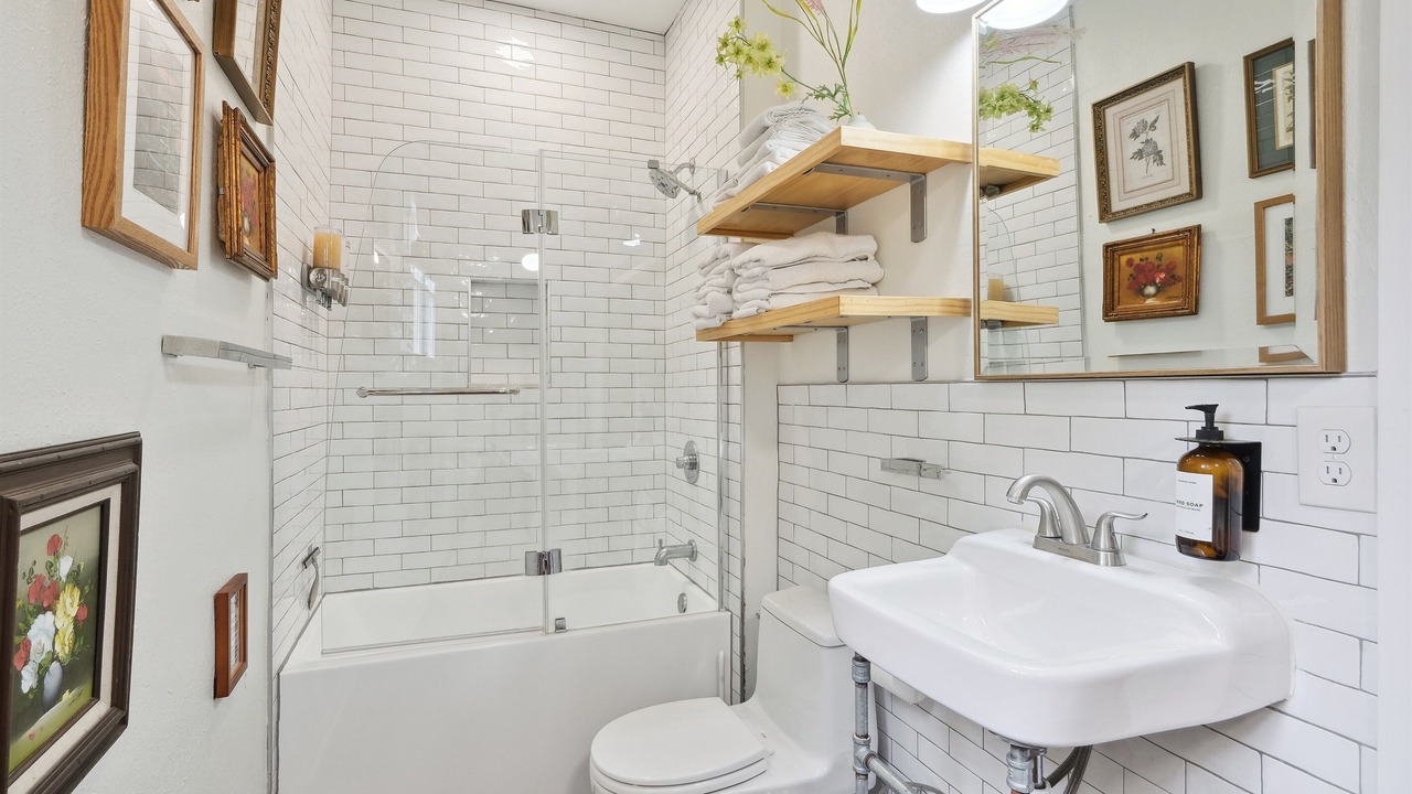 Photo of Bathroom in Touro