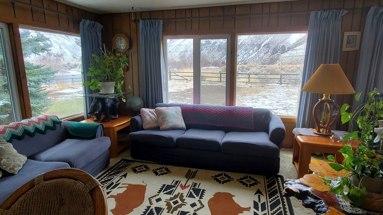 Photo of Livingroom in Salmon