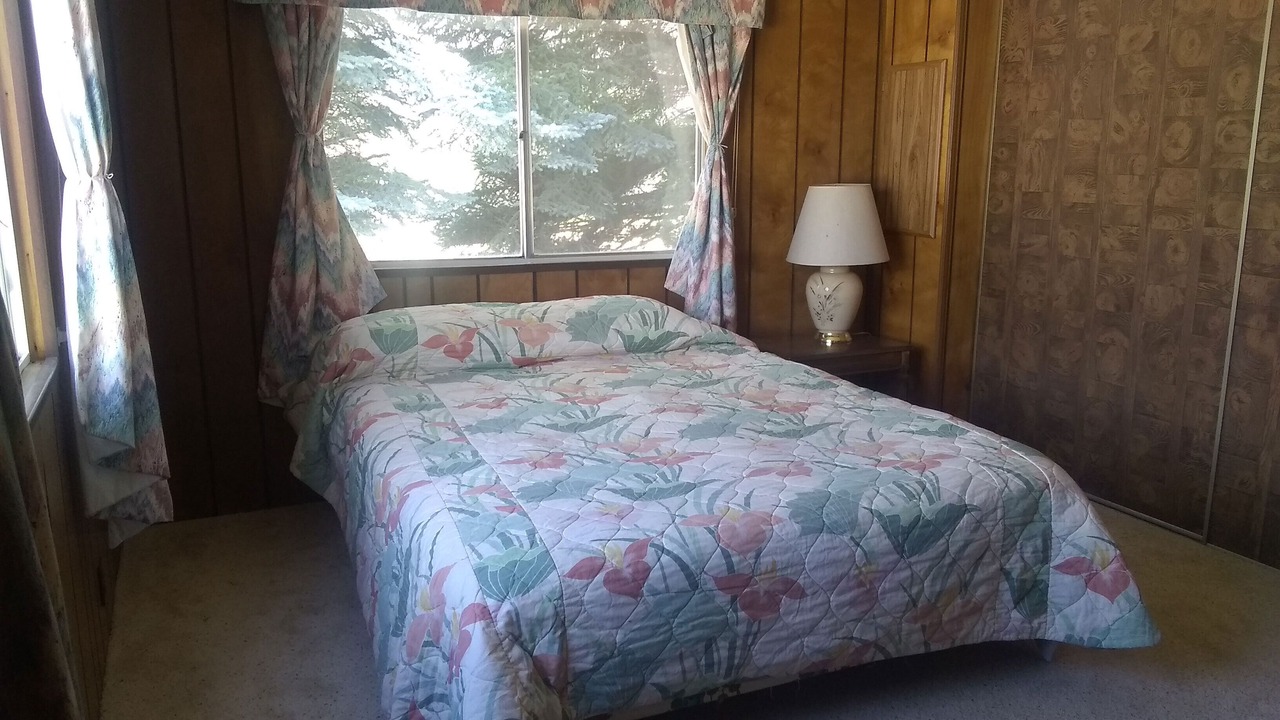 Photo of Bedroom in Salmon