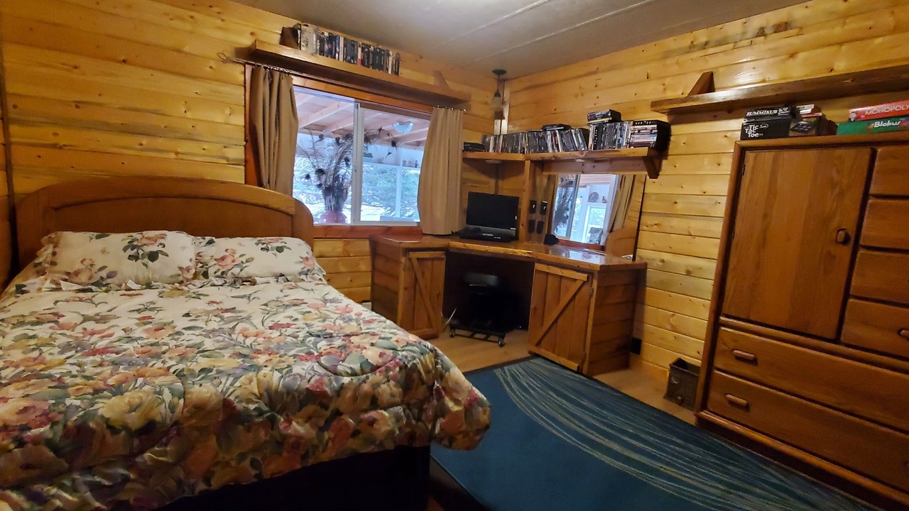 Photo of Bedroom in Salmon