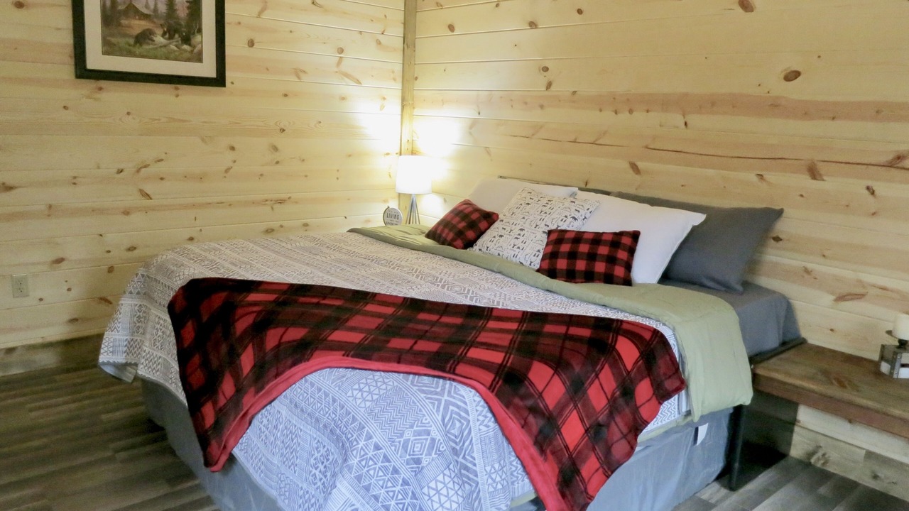 Photo of Bedroom in Nelsonville