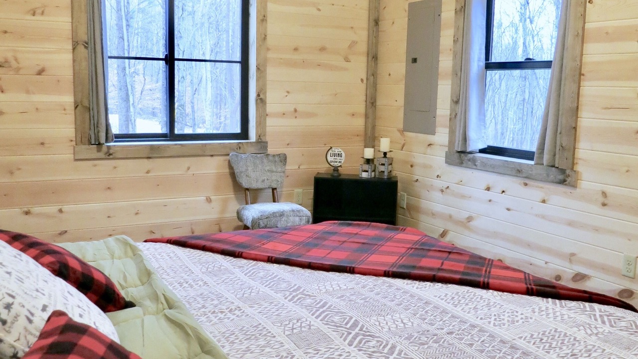 Photo of Bedroom in Nelsonville