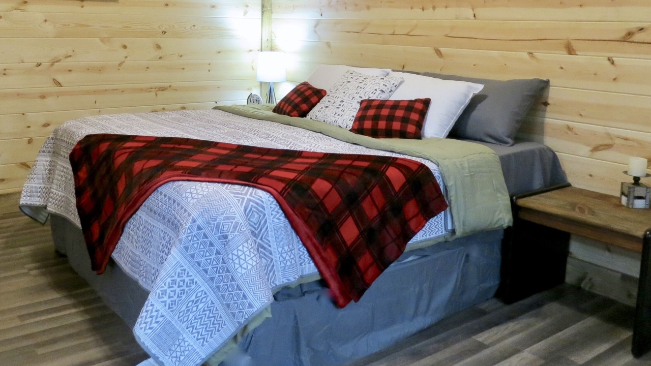 Photo of Bedroom in Nelsonville