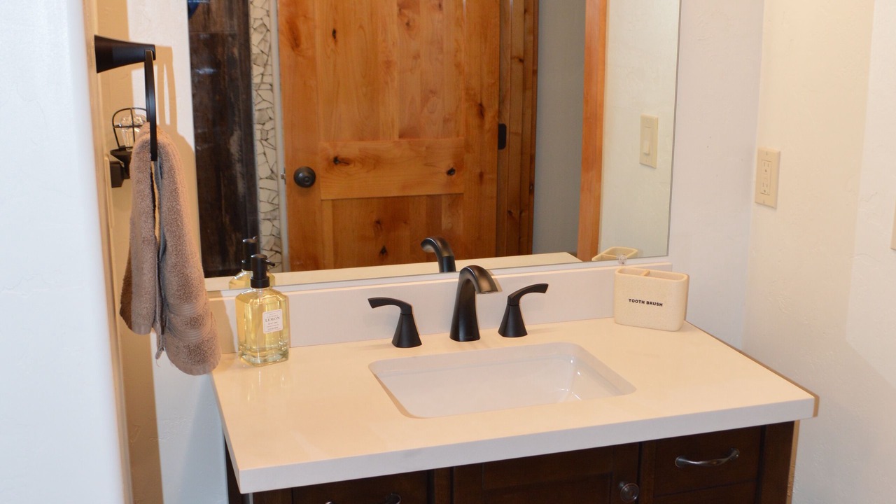 Photo of Bathroom in Pinnacle