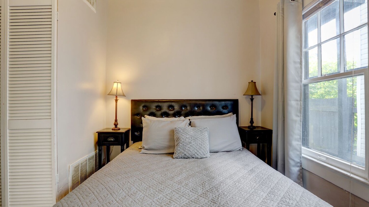 Photo of Bedroom in Shelby Park