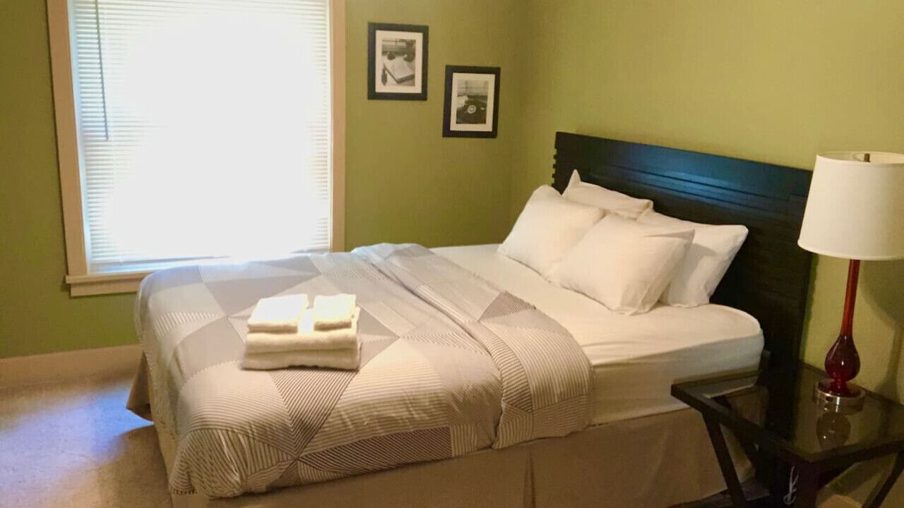 Photo of Bedroom in Detroit - Shoreway