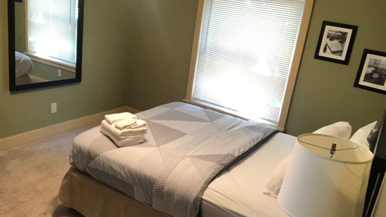 Photo of Bedroom in Detroit - Shoreway