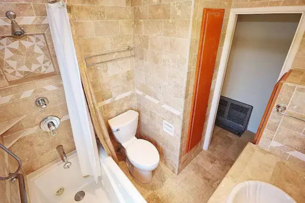 Photo of Bathroom in Mar Vista