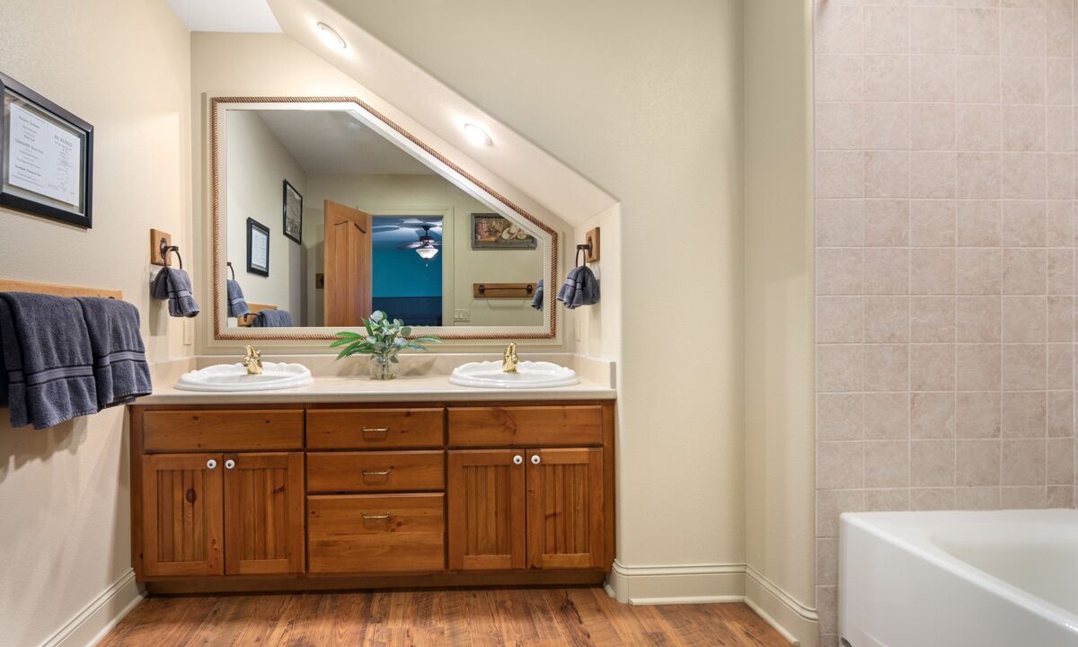 Photo of Bathroom in Edgar