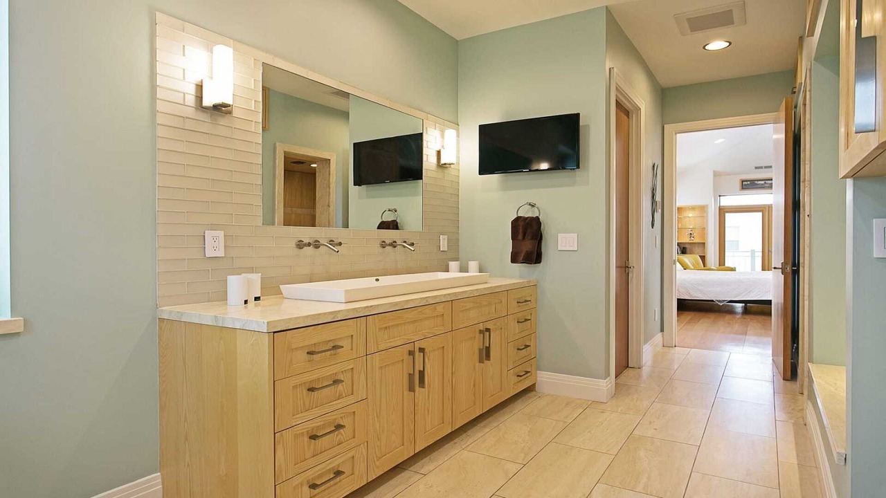Photo of Bathroom in Central City