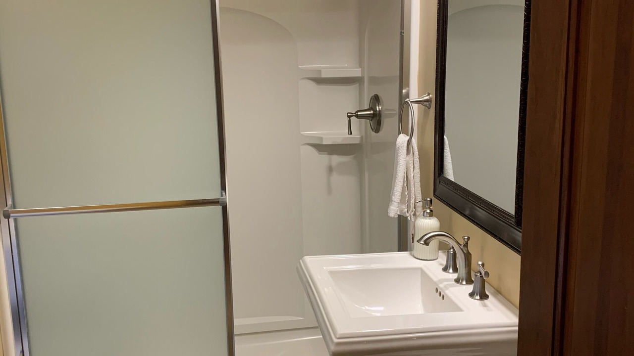 Photo of Bathroom in Peninsula