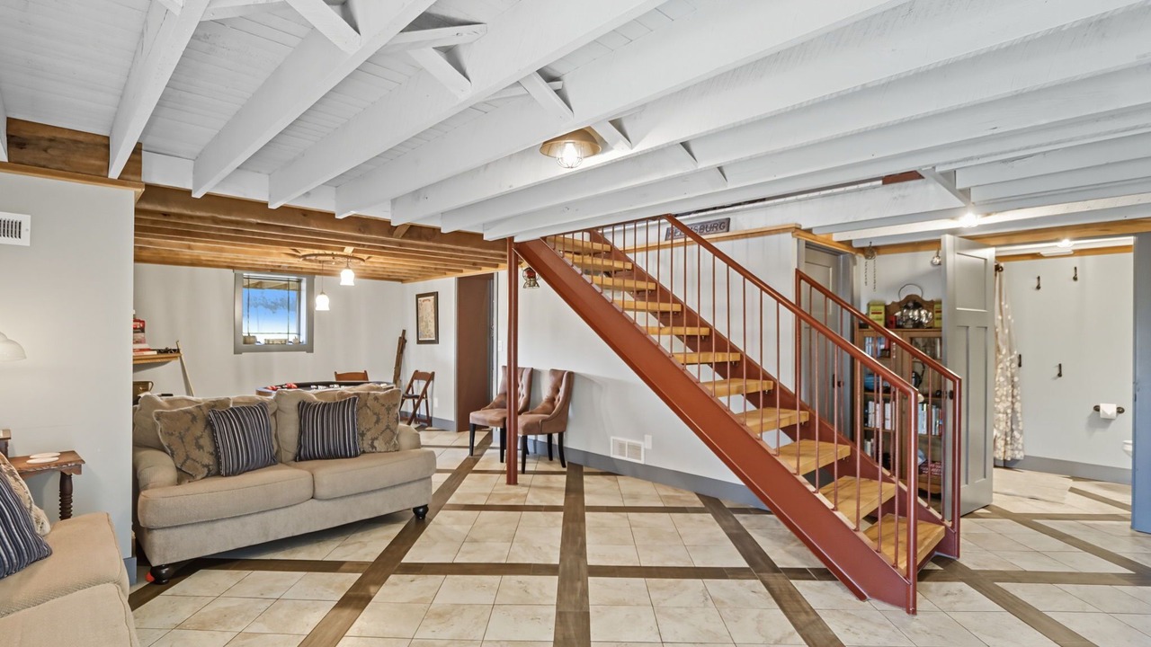 Photo of Livingroom in Helmsburg