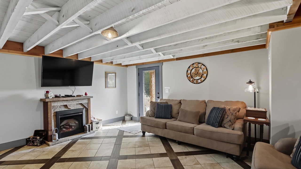 Photo of Livingroom in Helmsburg