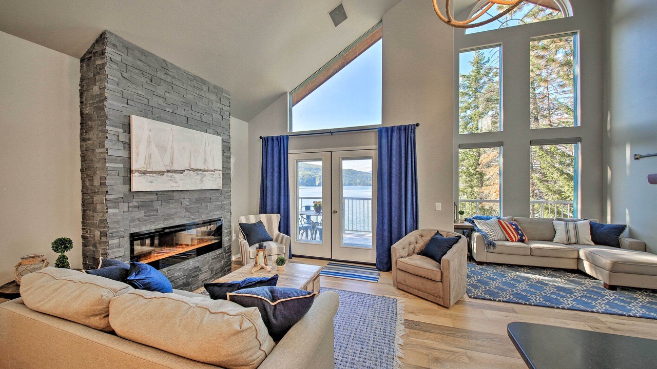 Photo of Livingroom in Sandpoint