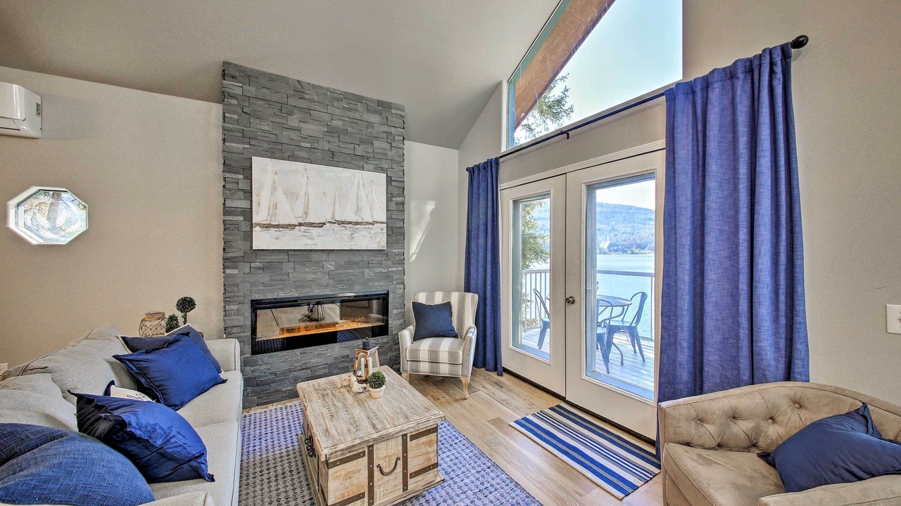 Photo of Livingroom in Sandpoint