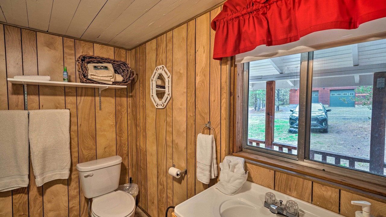 Photo of Bathroom in Island Park