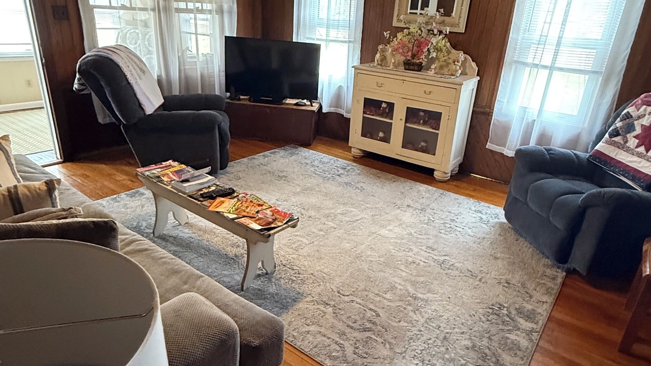 Photo of Livingroom in Upper Tract