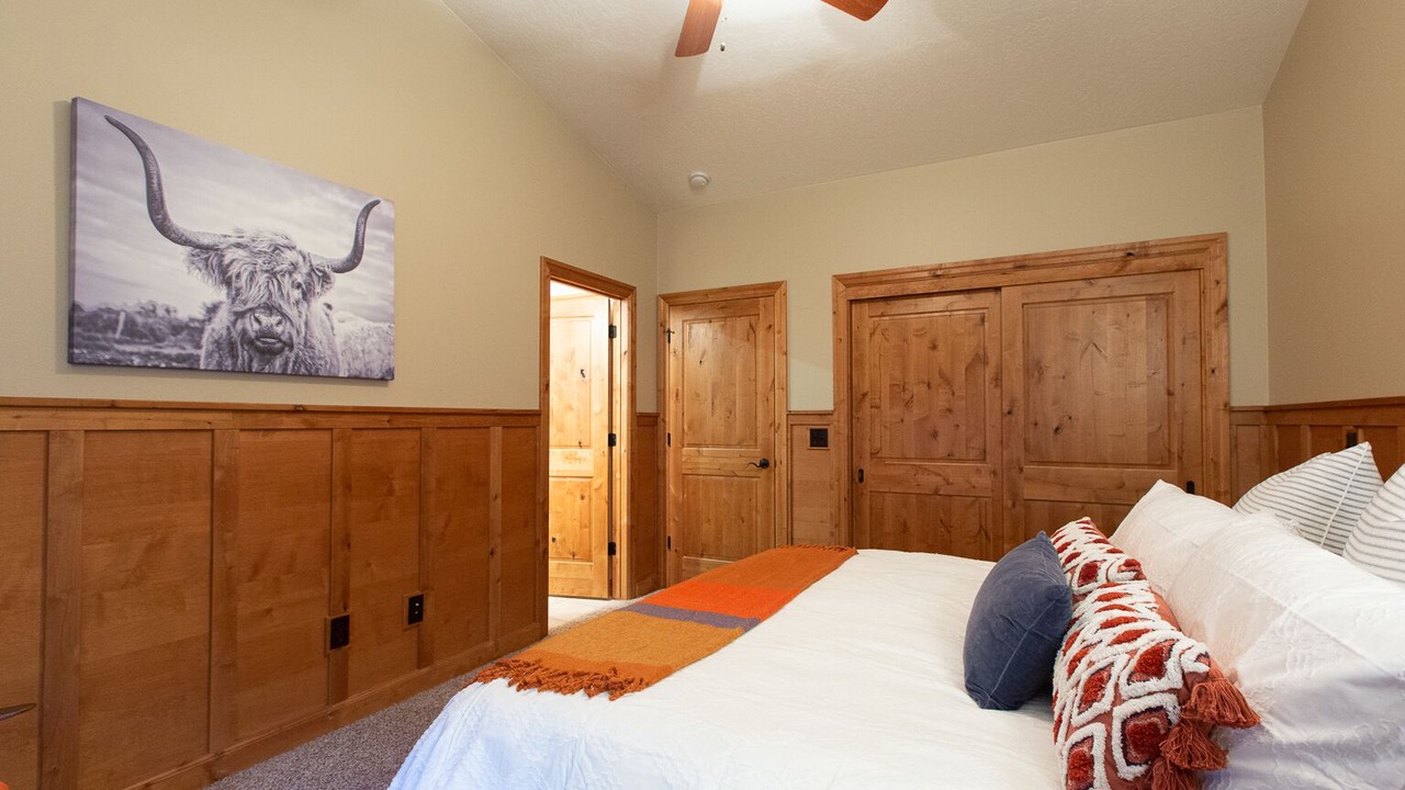 Photo of Bedroom in Lower Rattlesnake