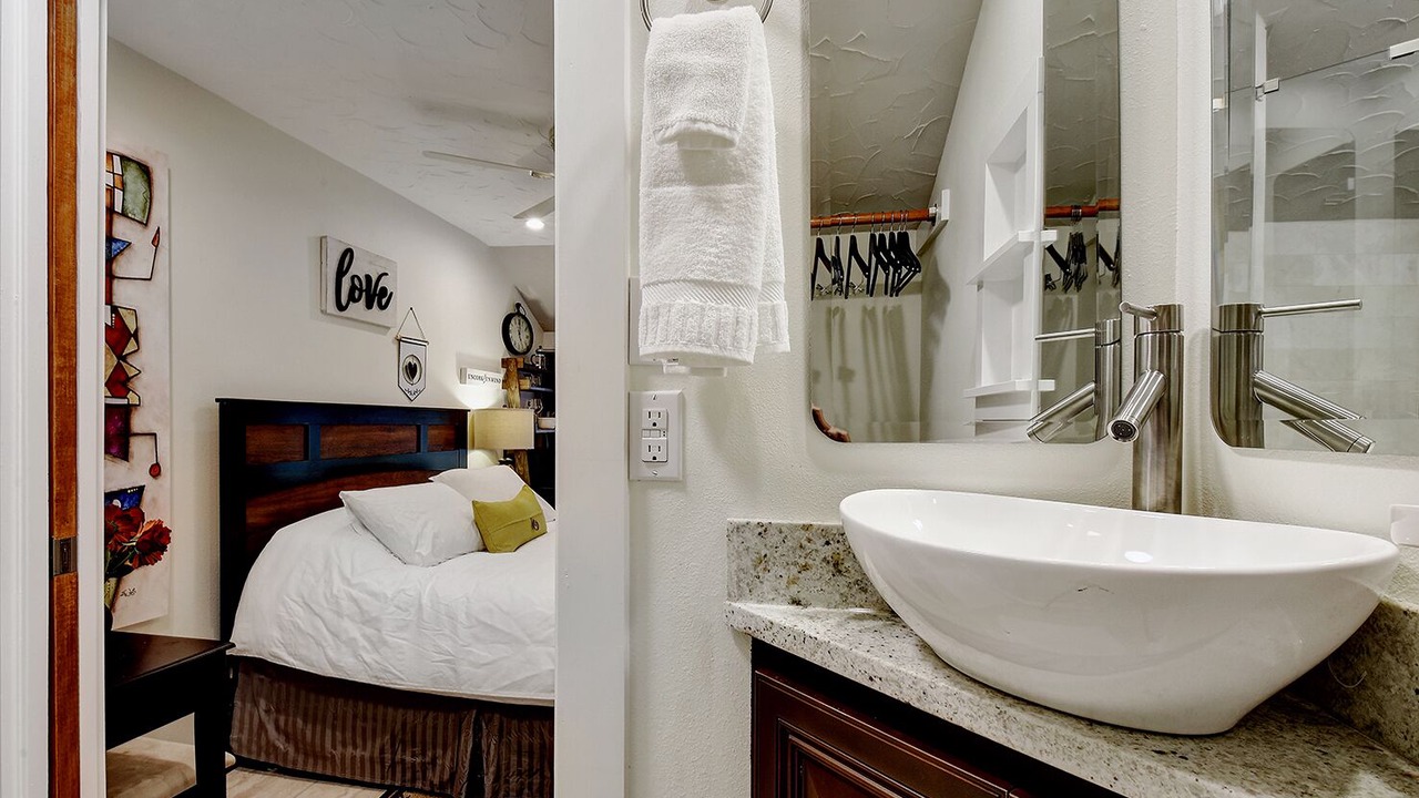 Photo of Bathroom in King William