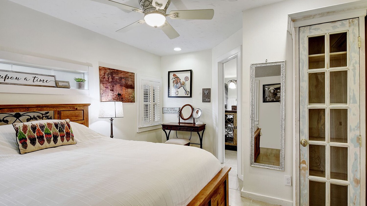 Photo of Bedroom in King William