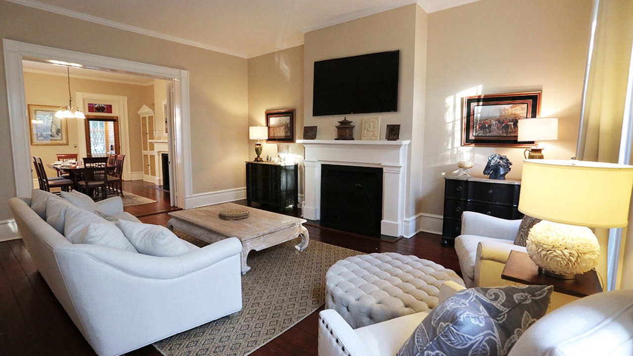 Photo of Livingroom in Historic District - North