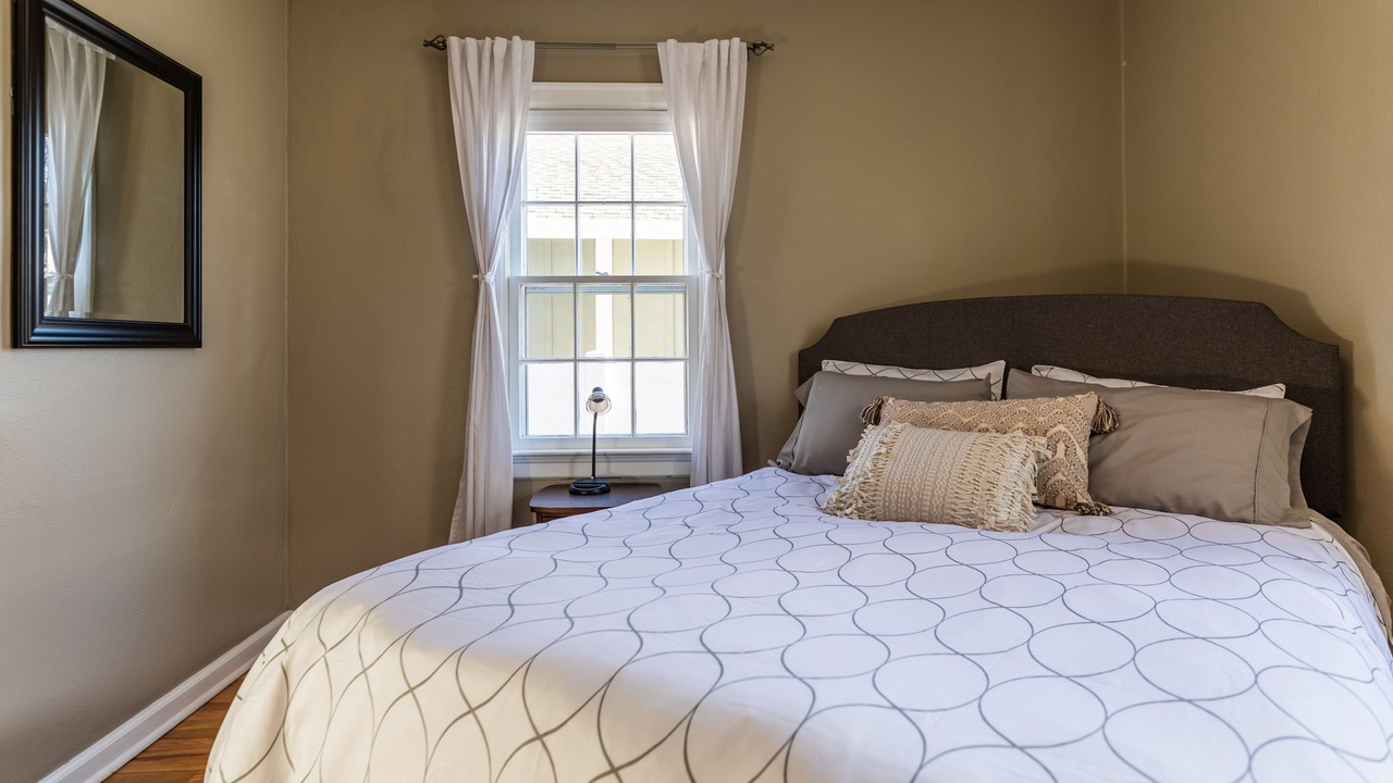 Photo of Bedroom in Central - Terry