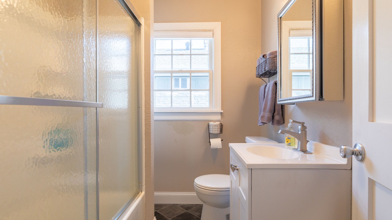 Photo of Bathroom in Central - Terry