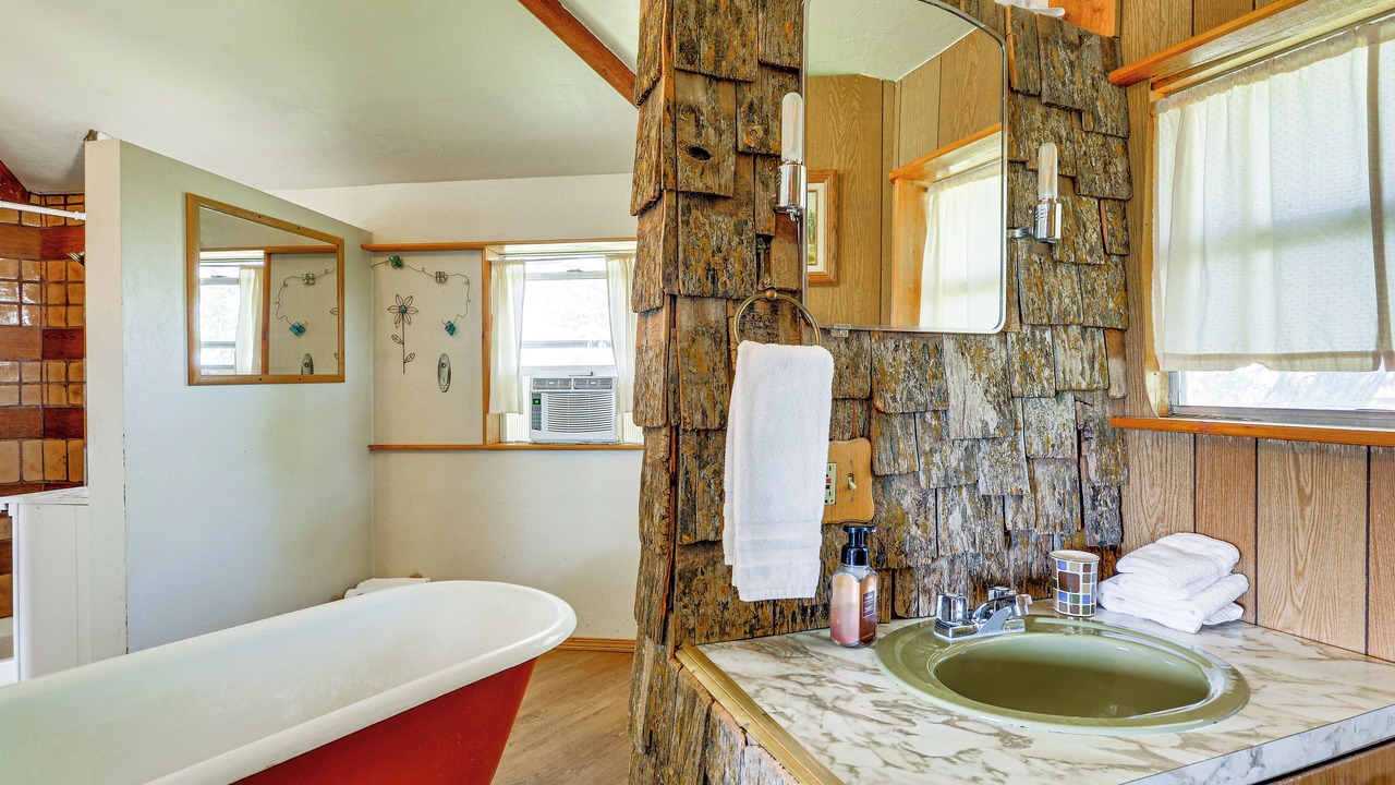 Photo of Bathroom in Clark