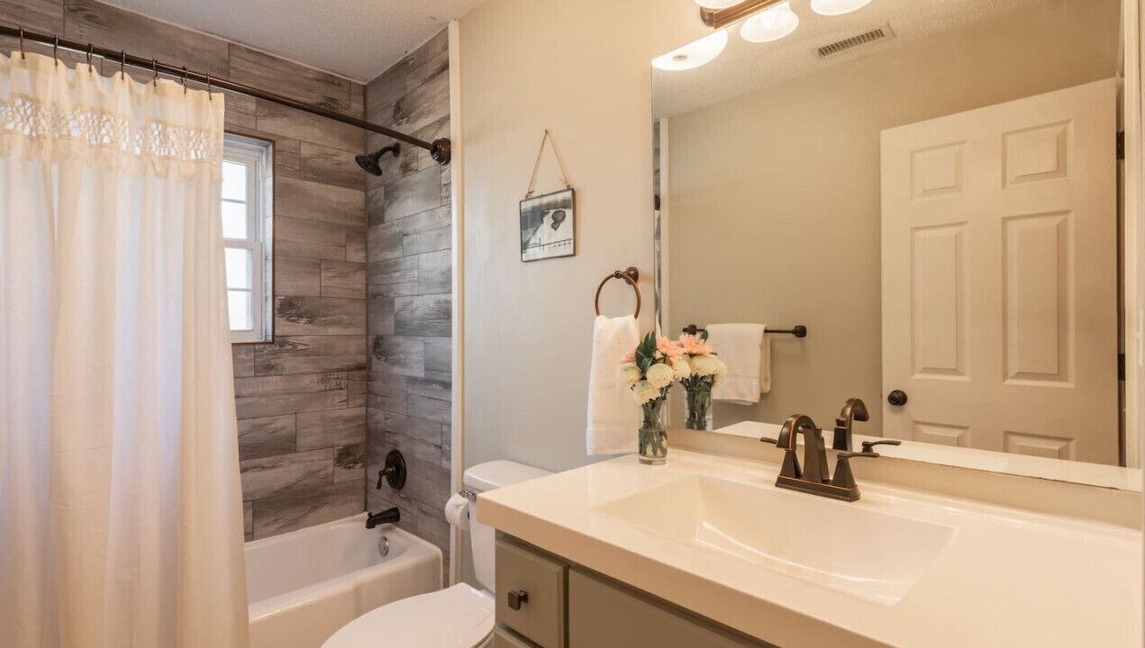 Photo of Bathroom in Middle Valley