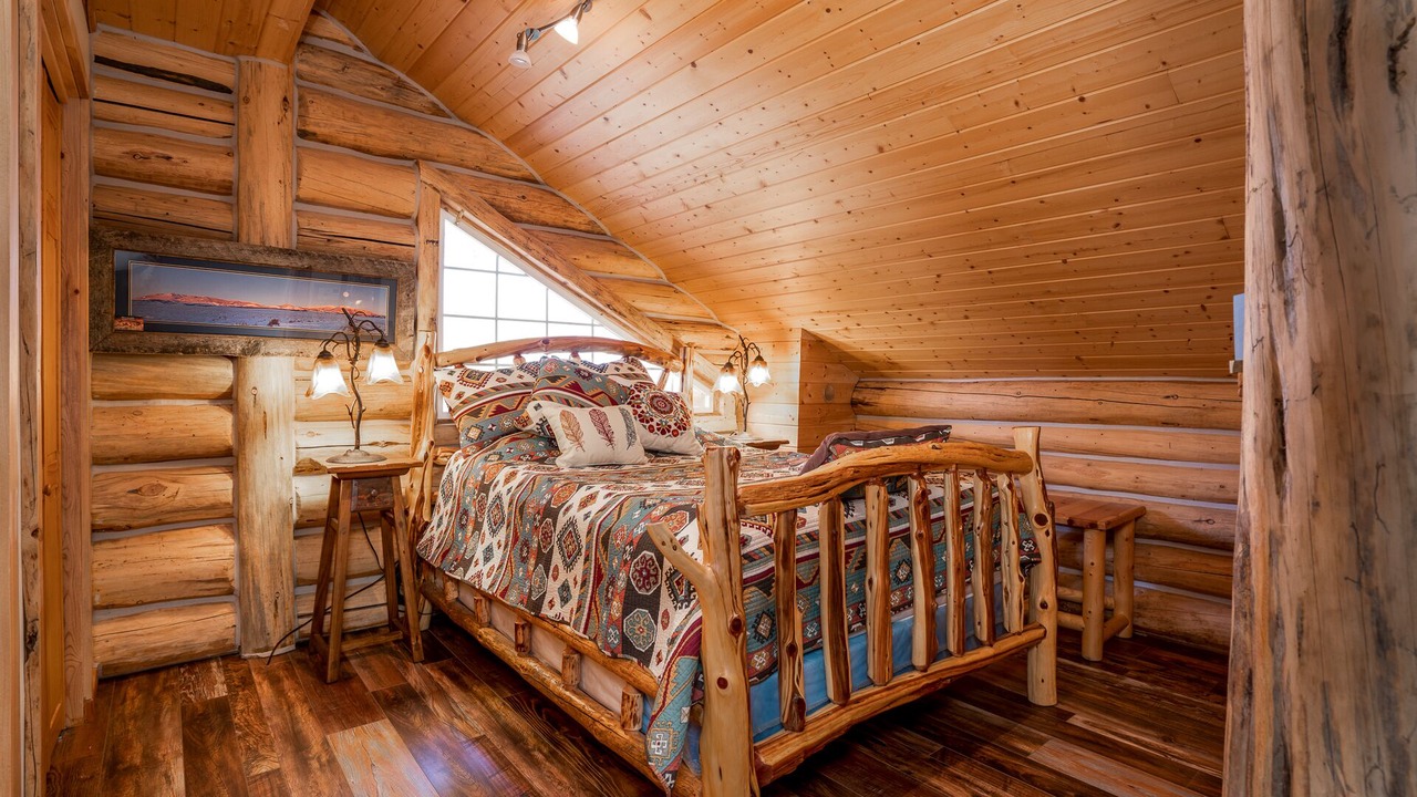 Photo of Bedroom in Broadwater County