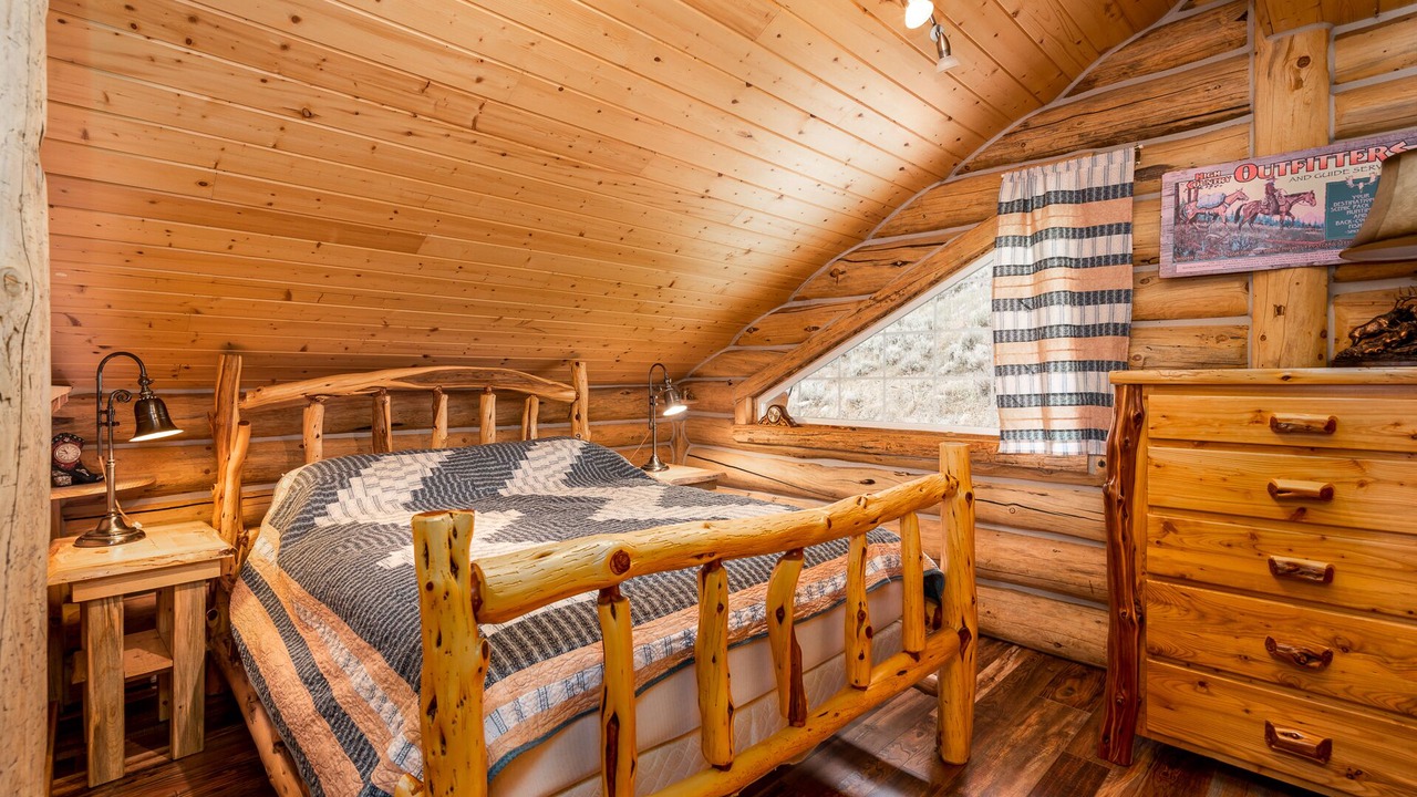 Photo of Bedroom in Broadwater County