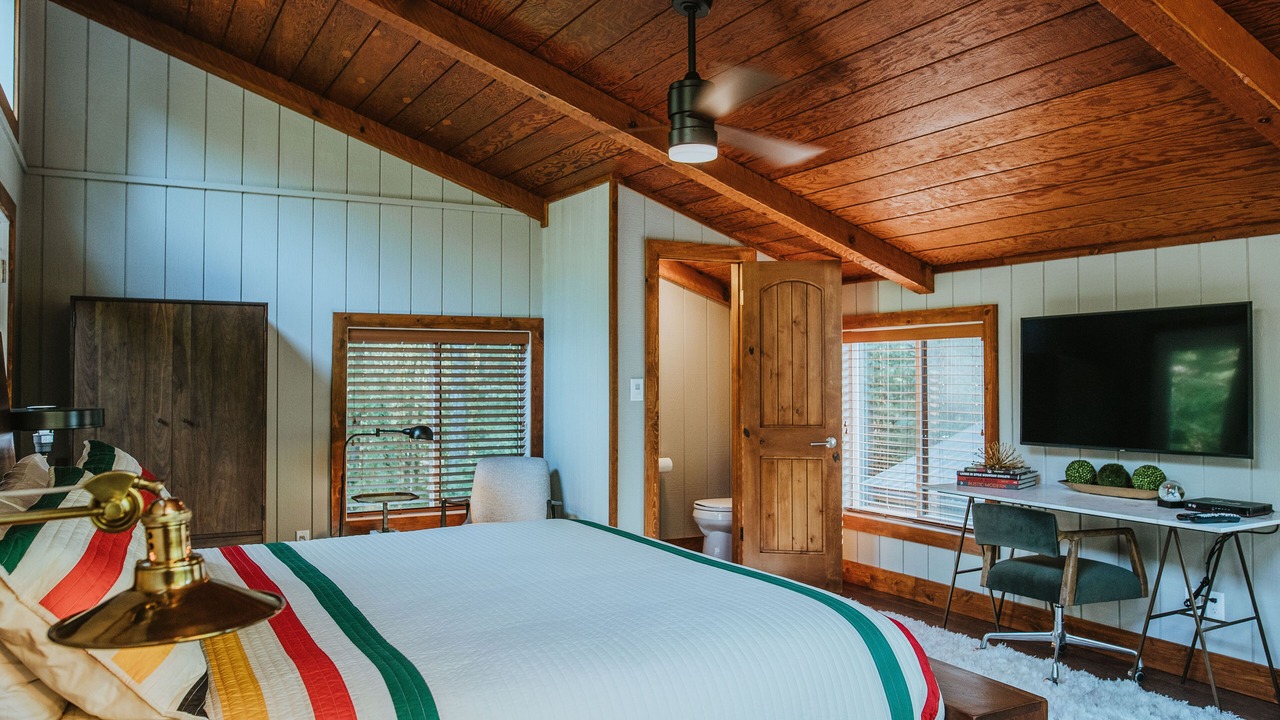 Photo of Bedroom in Helmsburg