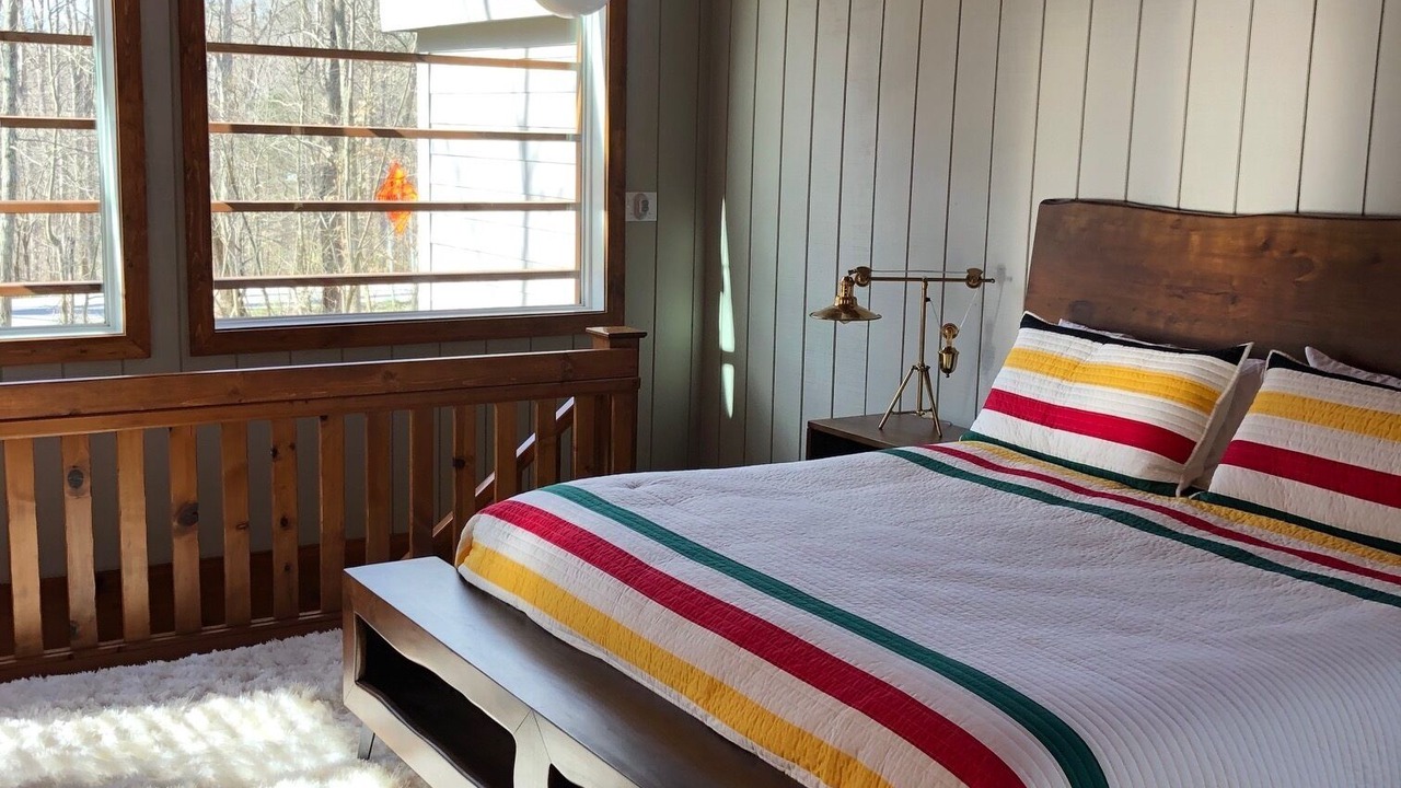 Photo of Bedroom in Helmsburg