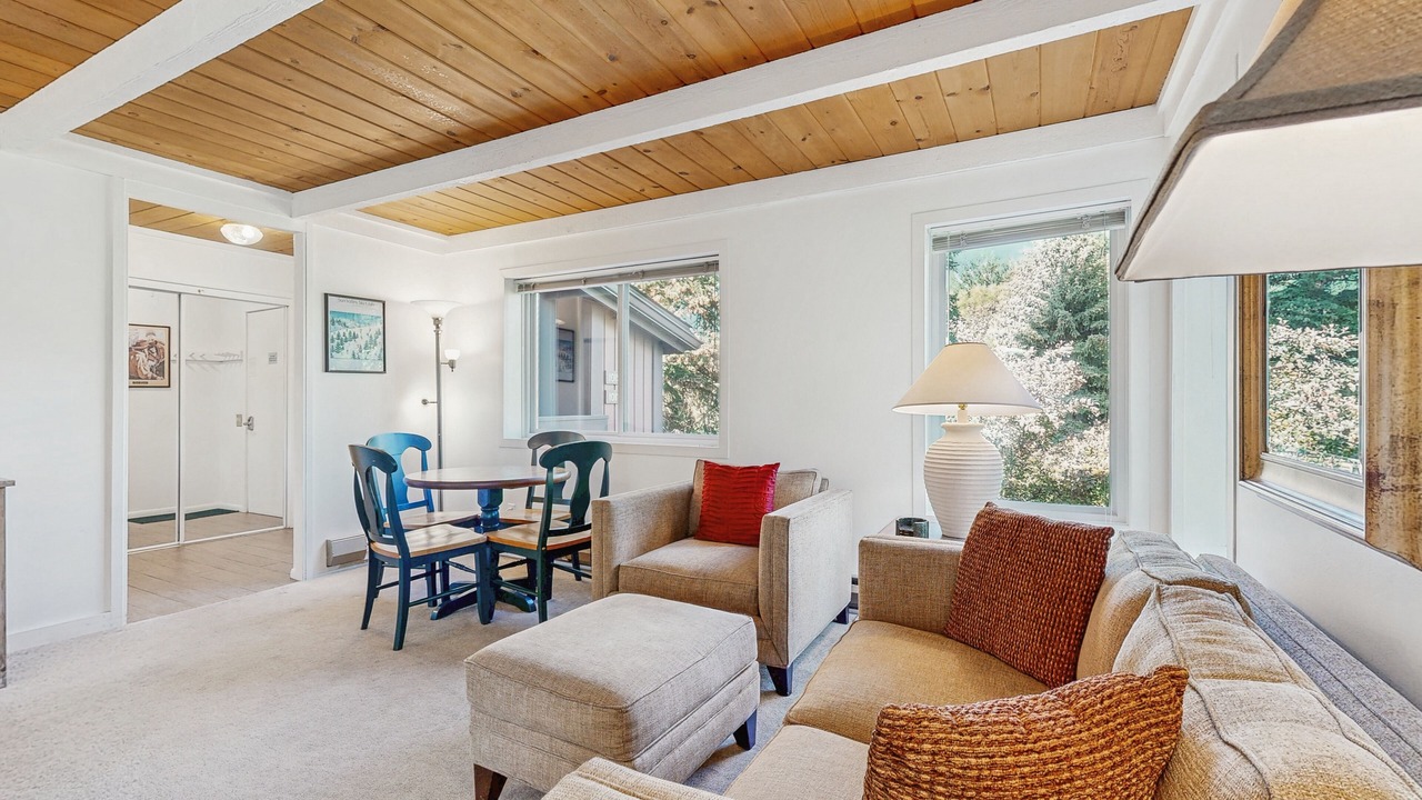 Photo of Livingroom in Elkhorn