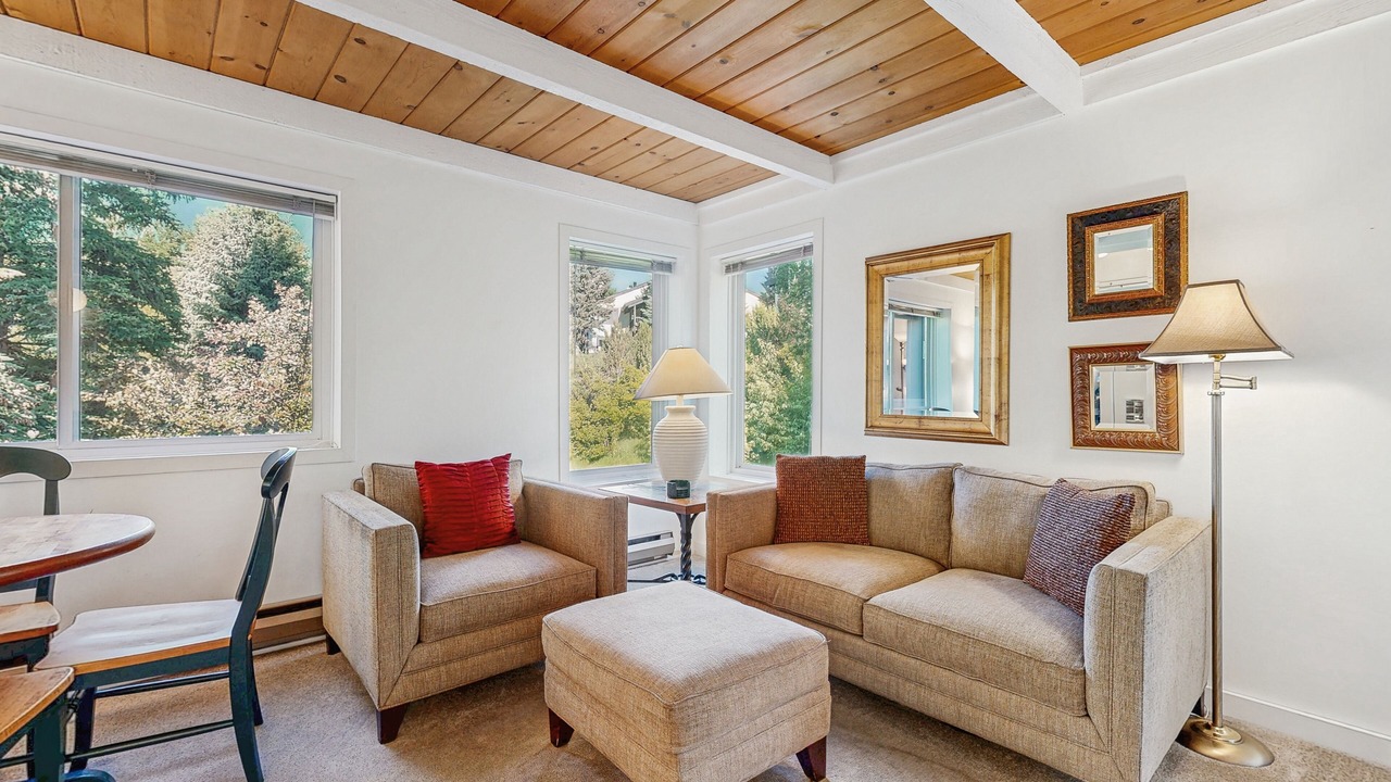 Photo of Livingroom in Elkhorn
