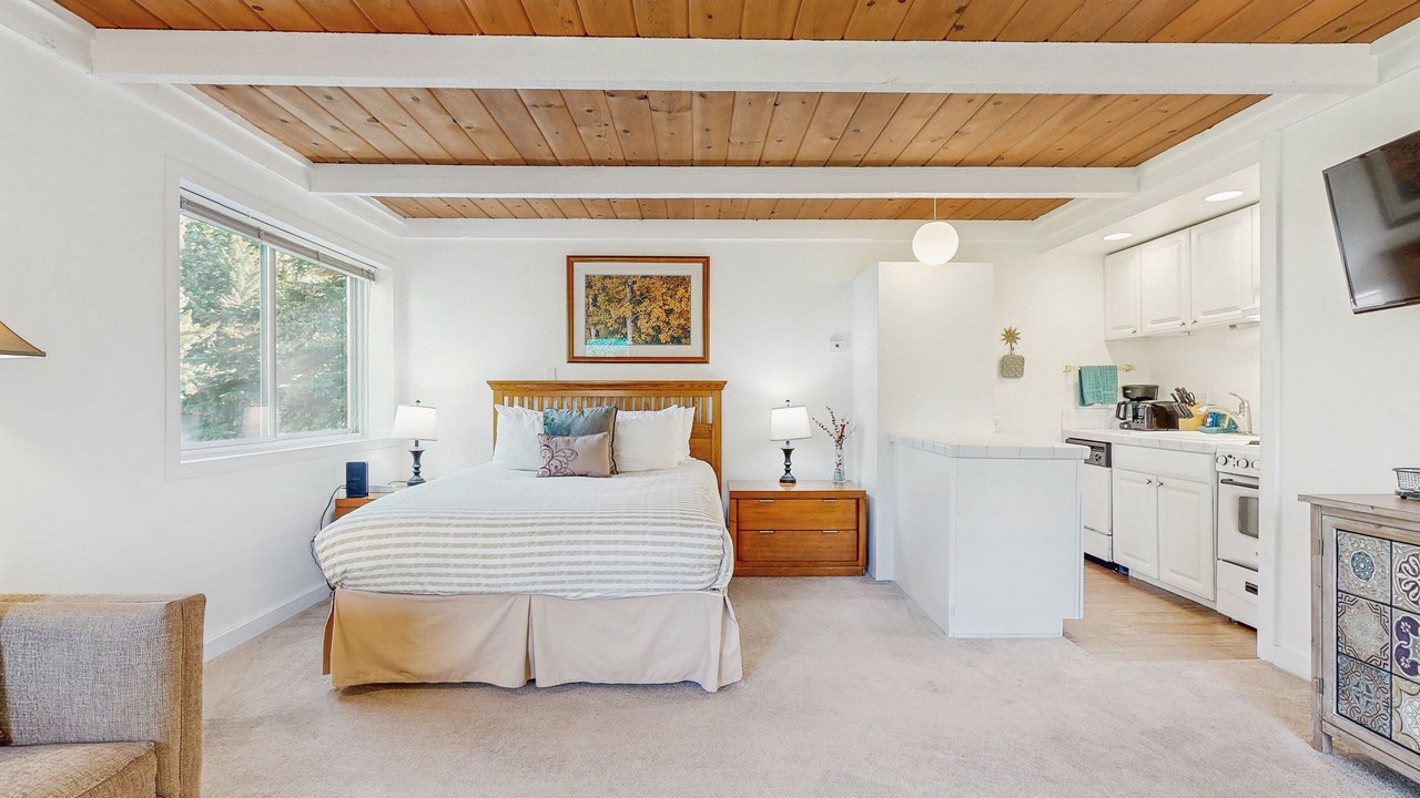 Photo of Bedroom in Elkhorn