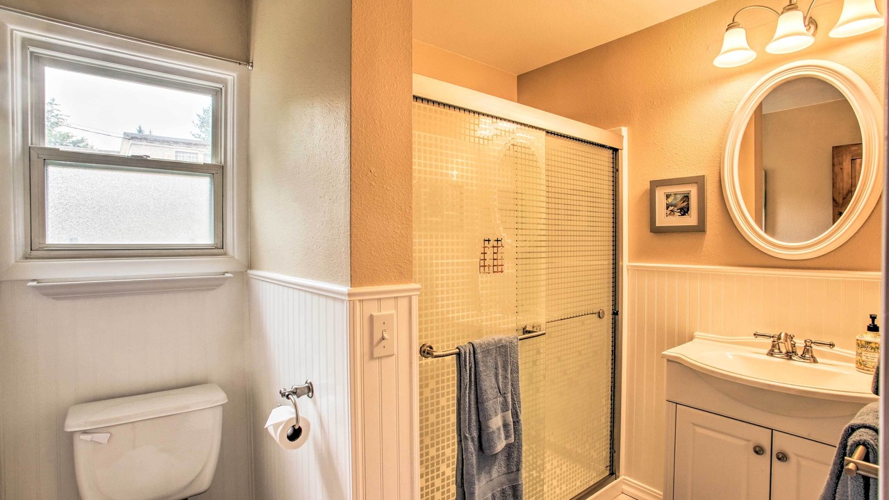 Photo of Bathroom in Garden District