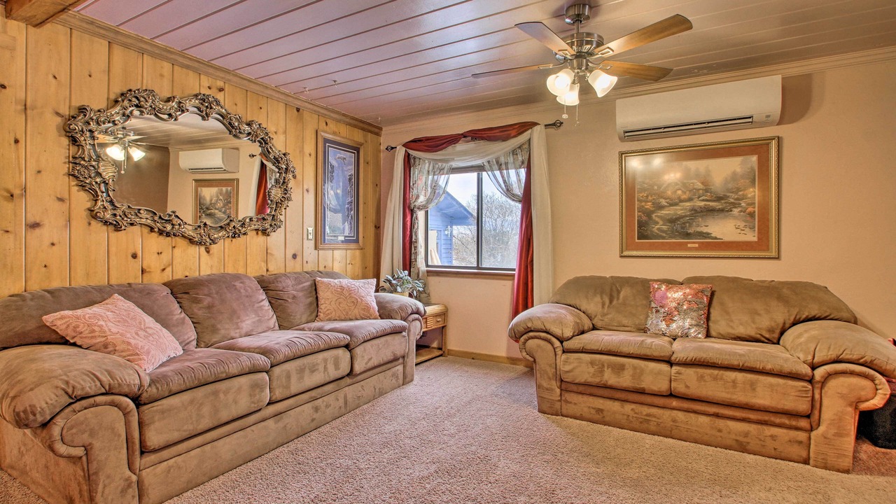 Photo of Livingroom in Salmon