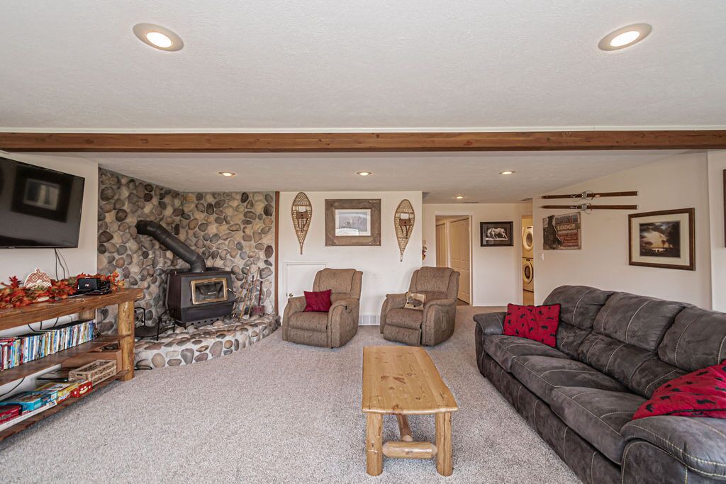 Photo of Livingroom in Ririe