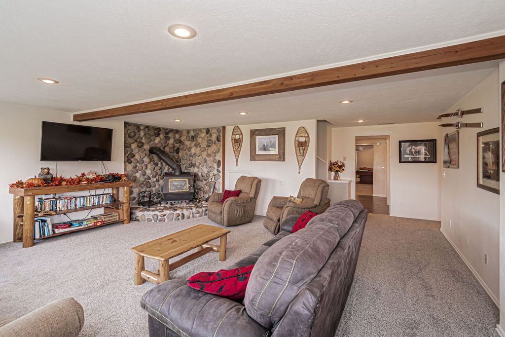 Photo of Livingroom in Ririe