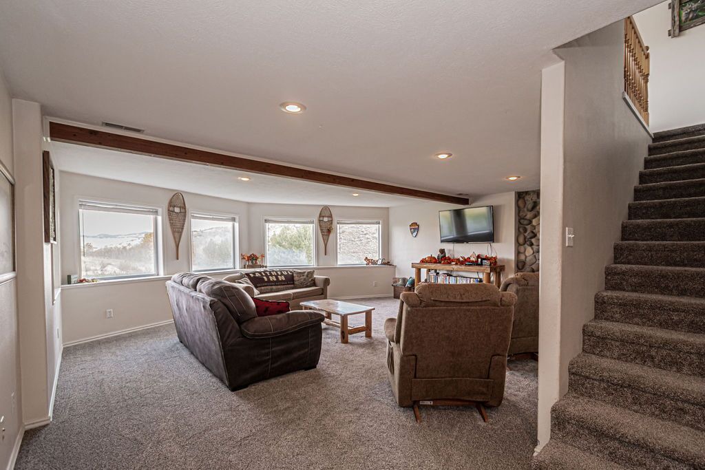 Photo of Livingroom in Ririe