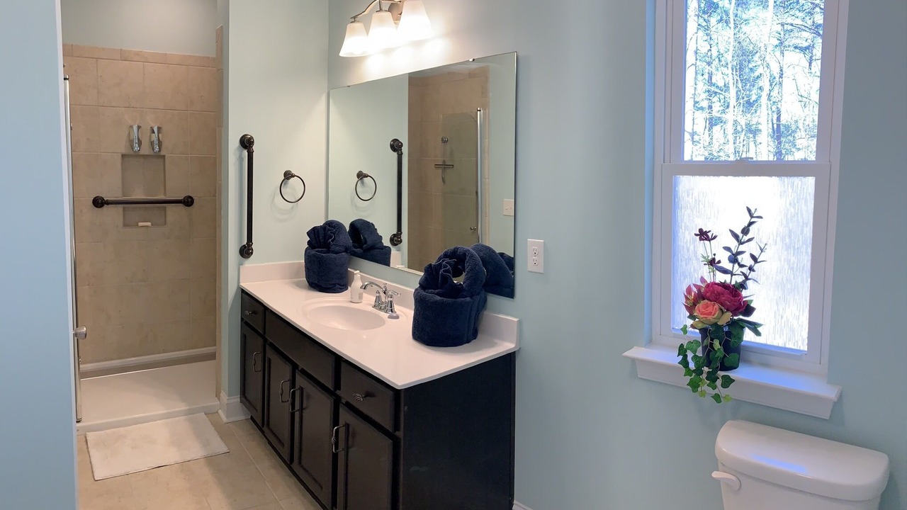 Photo of Bathroom in Bowling Green
