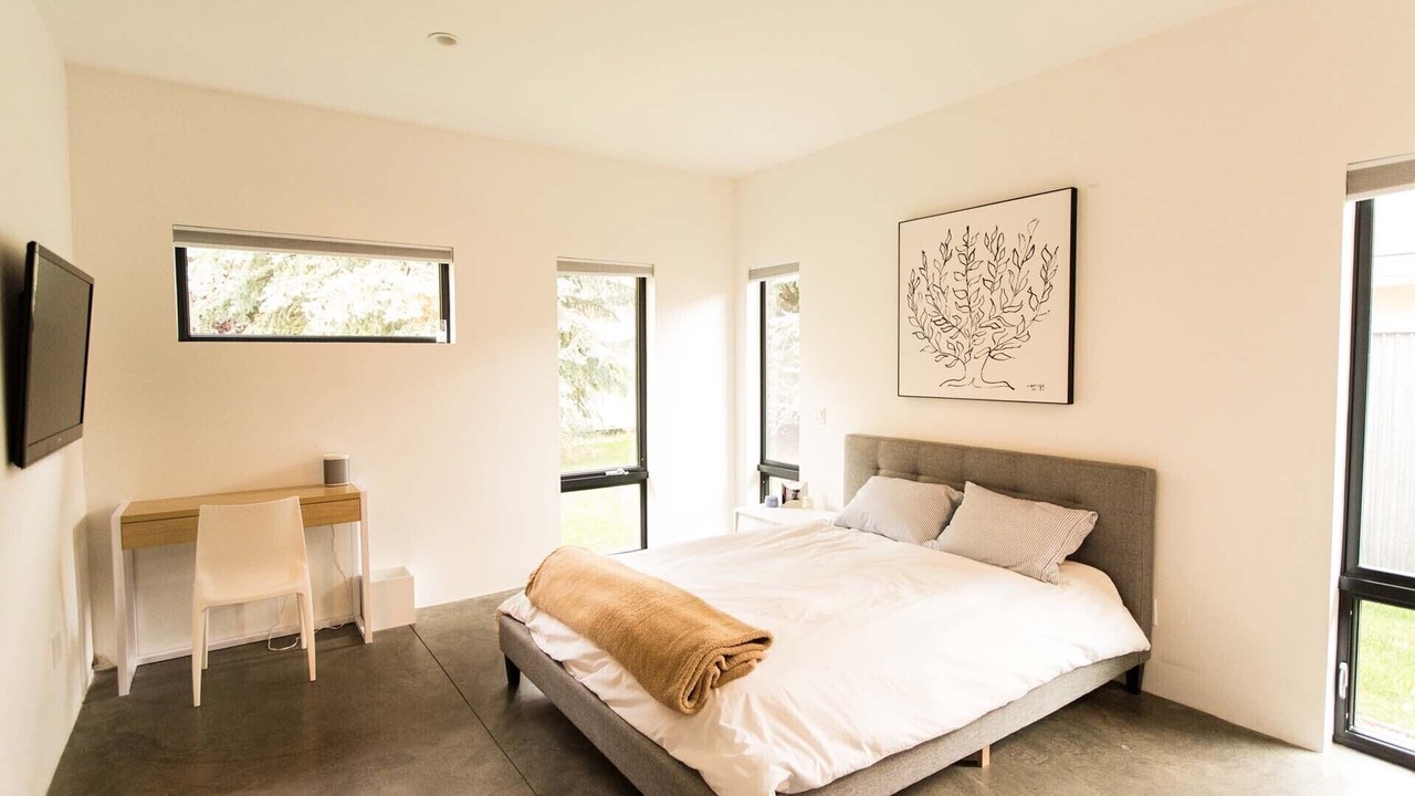 Photo of Bedroom in Warm Springs