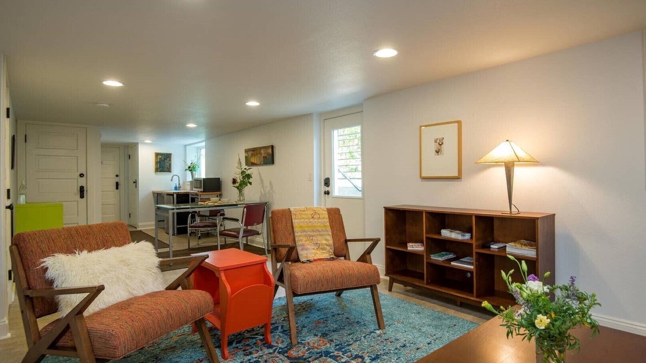 Photo of Livingroom in Hosford-Abernethy