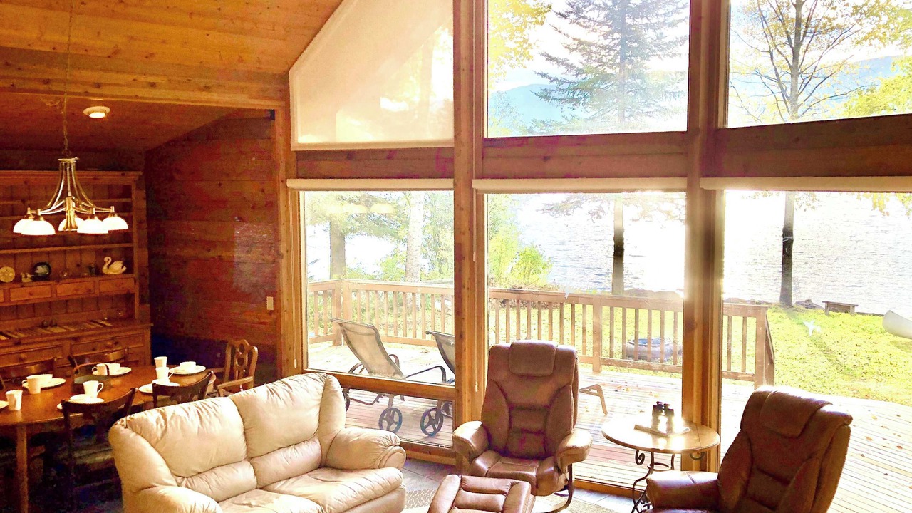 Photo of Livingroom in Swan Lake