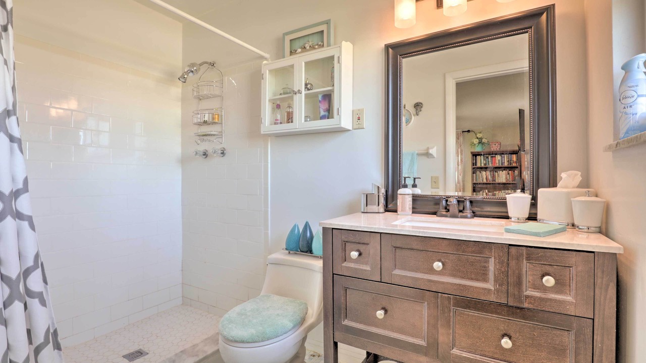 Photo of Bathroom in Breakers