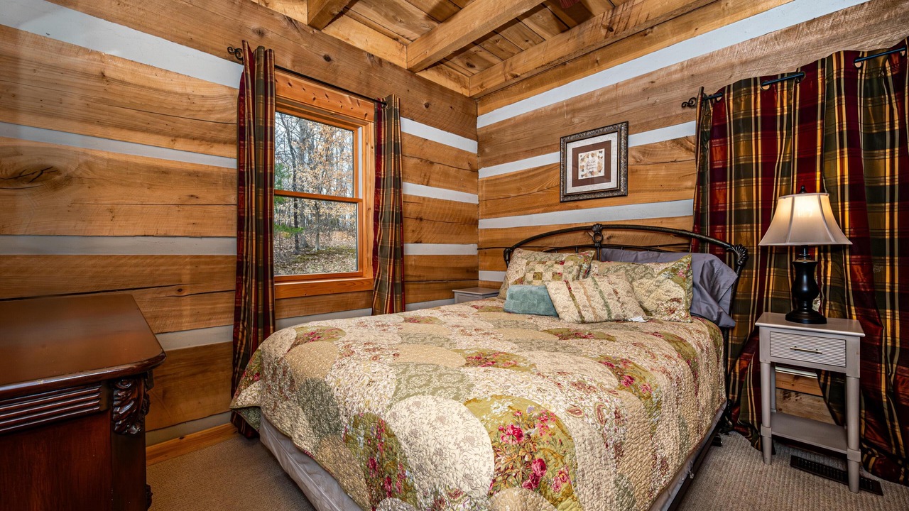 Photo of Bedroom in Gnaw Bone
