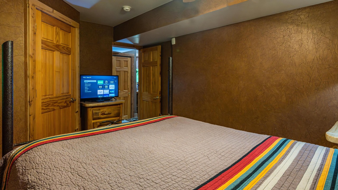Photo of Bedroom in Gnaw Bone