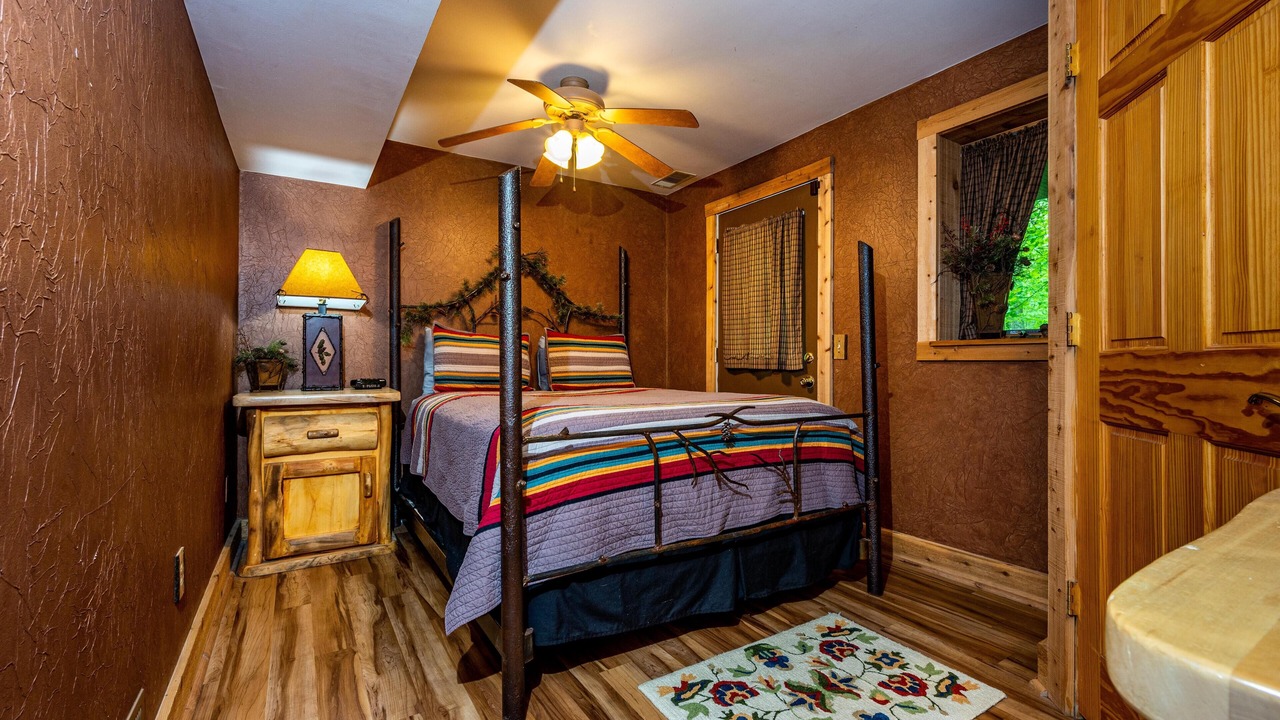 Photo of Bedroom in Gnaw Bone