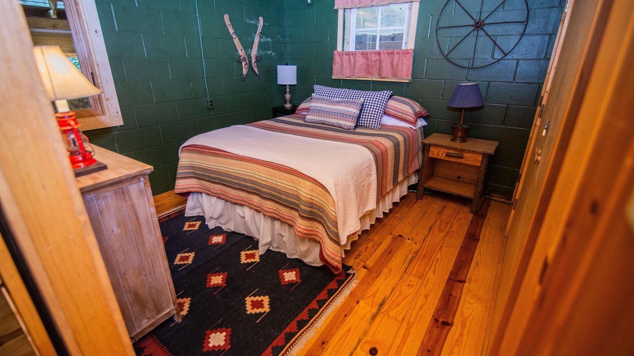 Photo of Bedroom in Helmsburg